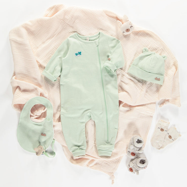 Pyjama à manches longues vert et crème à rayures en coton biologique, naissance || Green and cream striped one-piece pajama with long sleeves, newborn