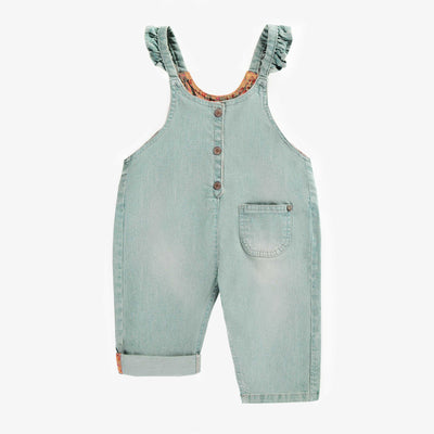 Salopette ample à volants et jambe droite en denim rayé pâle, bébé || Loose fit overalls with ruffles and straight leg in denim railroad, baby 