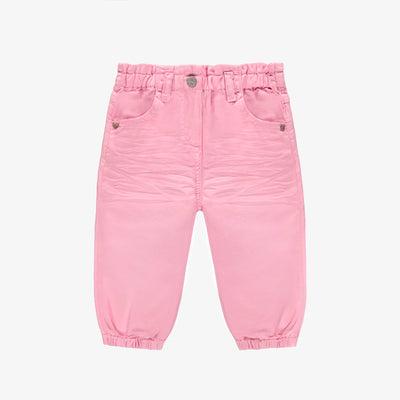 Pantalon coupe décontractée en sergé extensible coloré rose, bébé  || Denim pants relaxed fit in colored stretch twill candy pink, baby