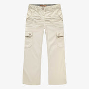 Pantalon crème coupe régulière à jambes évasées en denim twill extensible, crème, enfant  || Cream cargo style slightly flared denim twill pants, child