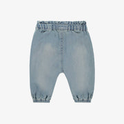 Pantalon coupe ample de style jogger en denim léger bleu pâle, naissance || Light blue denim loose fit pant, newborn