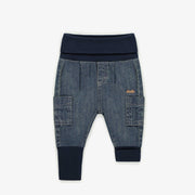 Pantalon évolutif coupe décontractée en denim léger bleu moyen, naissance || Light blue medium denim evolutive pants, newborn