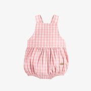 Une pièce à bretelles larges rose et blanc à carreaux en seersucker, naissance || Pink and white plaid one-piece with large straps in seersucker, newborn