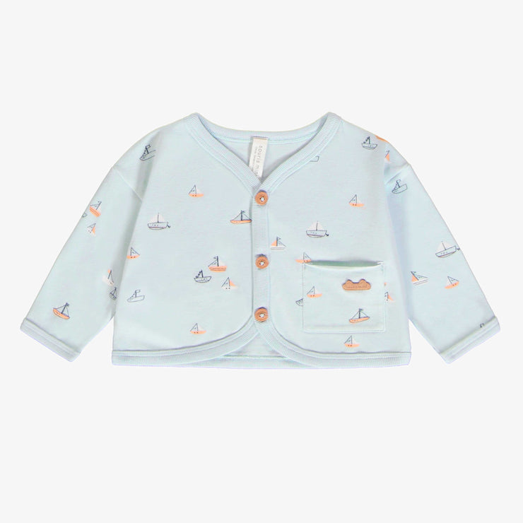 Ensemble deux-pièces bleu pâle avec motif de voiliers en jersey biologique, naissance || Light blue two-pieces set with sailboat print in organic jersey, newborn