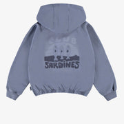 Dos de la veste à capuchon bleue, enfant