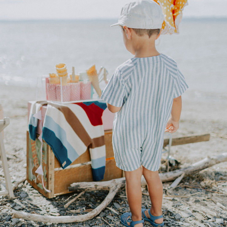 Une pièce manches courtes bleue et crème à rayures en lin et coton, bébé || Blue and cream short sleeved one piece with stripes, baby