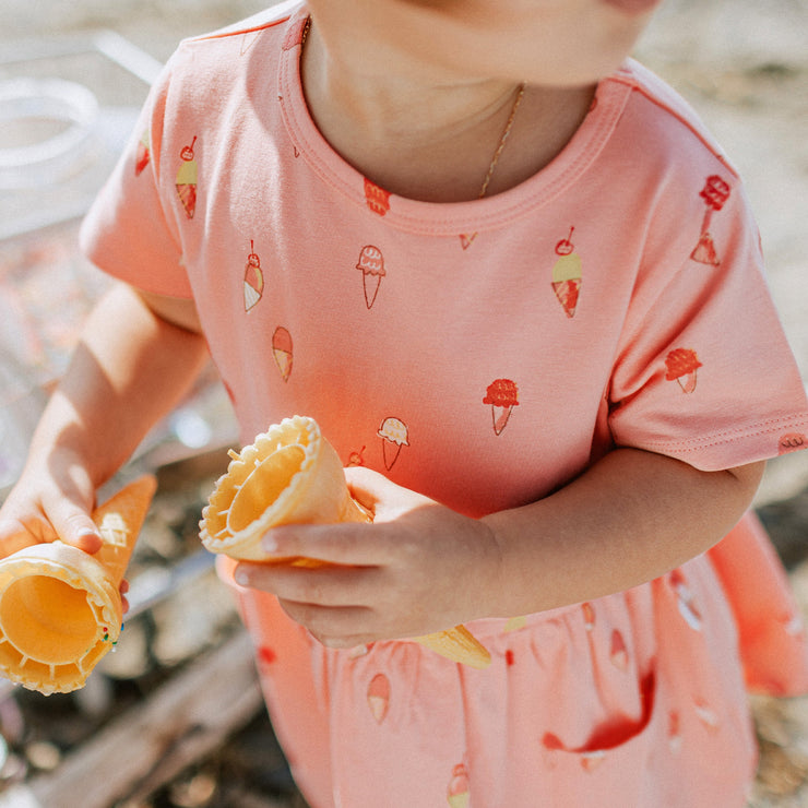 Robe manches courtes rose avec motif de crèmes glacées en coton, bébé || Pink short sleeve cotton dress with ice cream print, baby