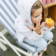 Chandail à capuchon matelassé crème à motif de crèmes glacées, enfant || Cream quilted hoodie with ice cream print, child