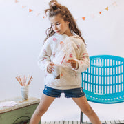 Short coupe régulière en denim extensible, bleu moyen, enfant  || Regular fit short in stretch denim, medium blue, child