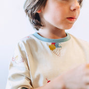T-shirt à manches courtes crème avec motif de crèmes glacées, enfant || Cream short sleeve t-shirt with ice cream print, child