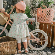 Robe régulière évasée à manches courtes vert clair fleuri, bébé || Light green flowery short sleeves regular fit flared dress, baby