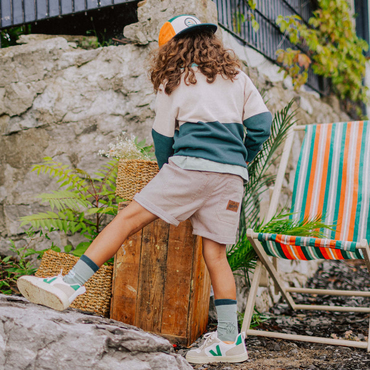 Chandail de maille à manches longue vert et crème à motif jacquard insecte, enfant || Long sleeves knitted sweater in green and cream with insect jacquard pattern, child