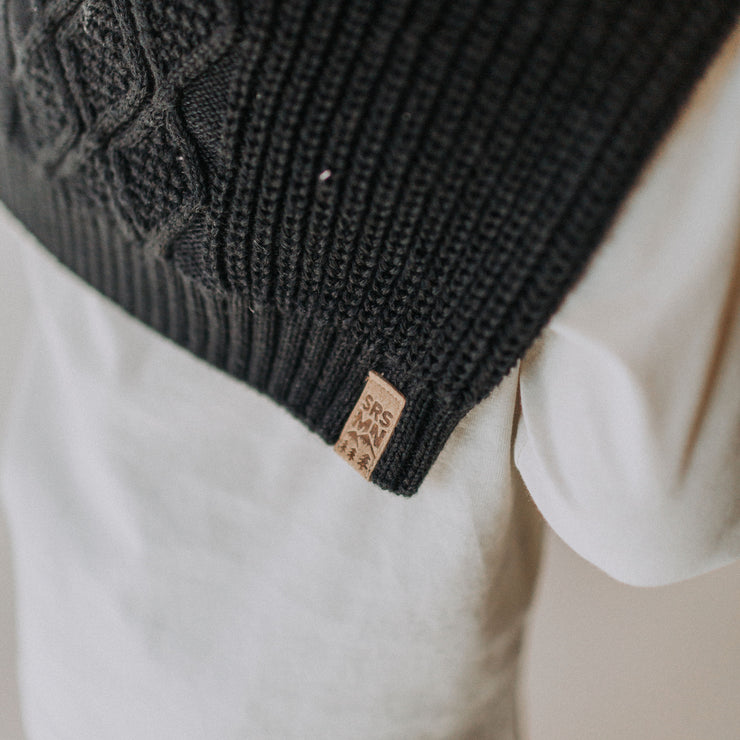 Chandail en tricot noir au motif tressé, bébé